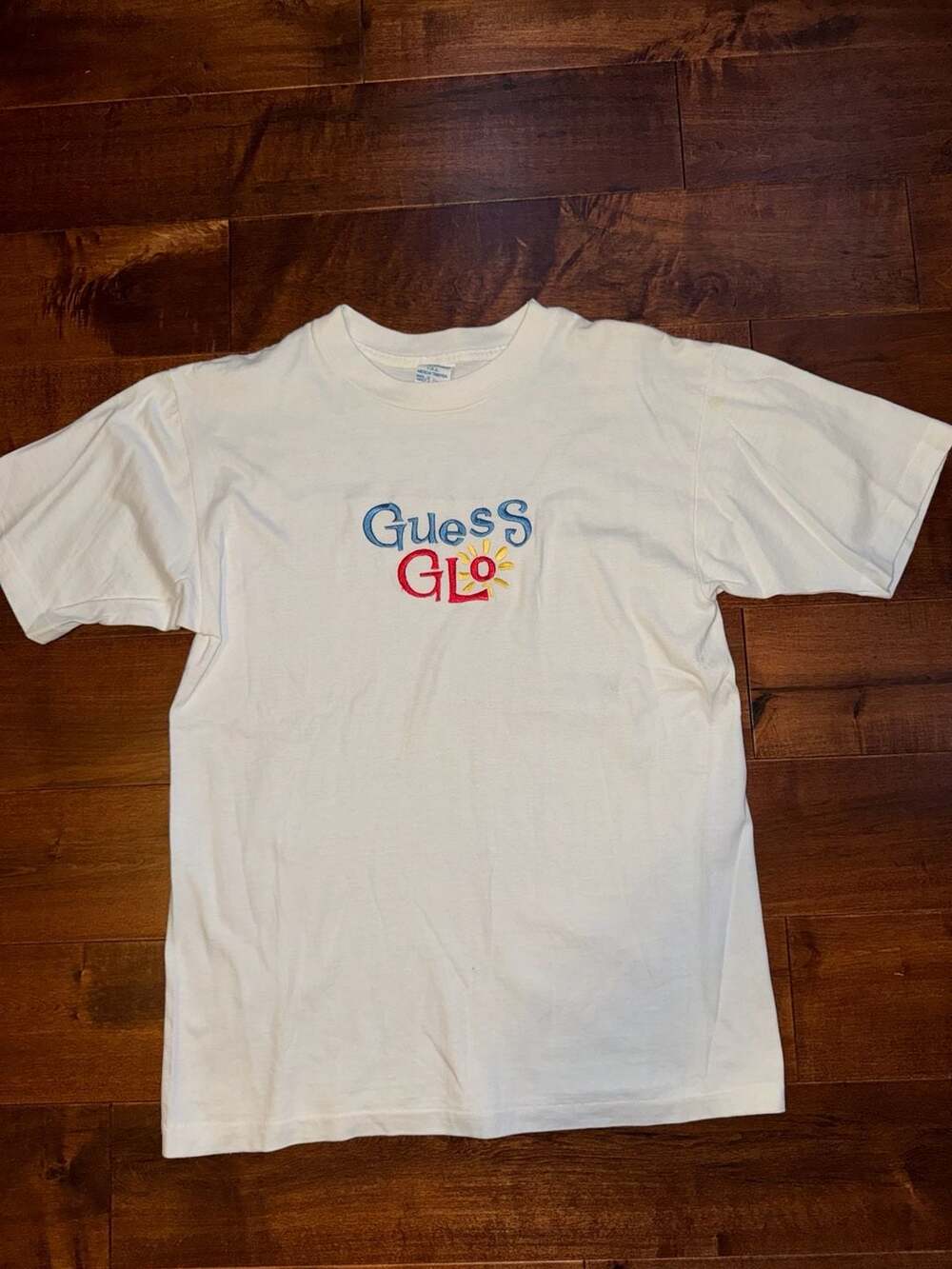 Vintage 1990s Guess GLO American Tradition Embroidered Logo T-Shirt Medium White